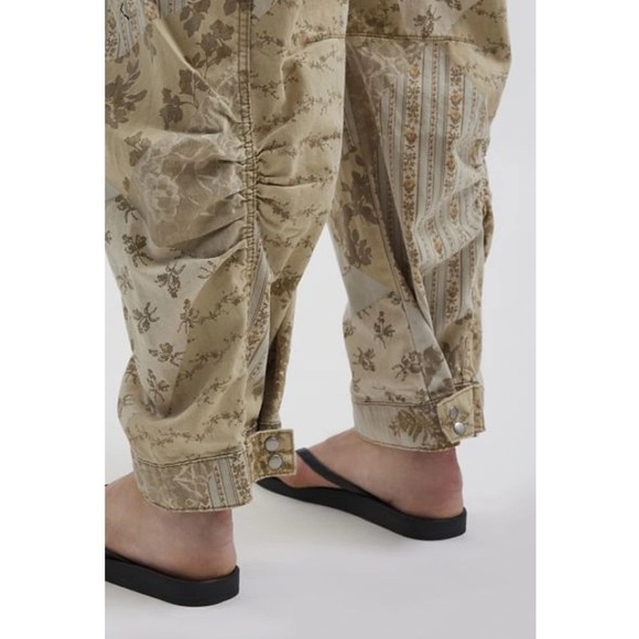 BDG UO The Elise Barrel Leg Floral Patchwork Boho Grannycore Cotton Pants Size 4 - Picture 8 of 16